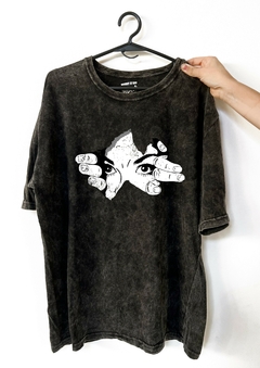 Remera Eyes (Nevada o Negra)