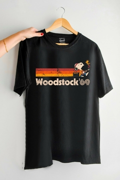 Remera Snoopy 2 - Woodstock ´69 (Nevada, Negra o Blanca) - comprar online