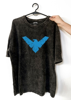 Remera NightWing Logo (Nevada, Negra o Blanca)