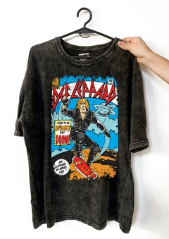 Remera Def Leppard - And the women of the doom! (Nevada, Negra o Blanca)