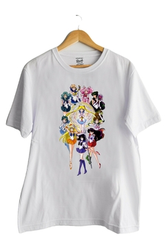 Remera Sailor Moon (Nevada, Negra o Blanca) en internet
