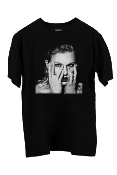 Remera Taylor Swift Face (Nevada o Negra) en internet