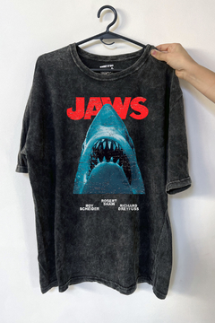 Remera Jaws (Nevada o Negra)