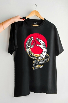 Remera Twin Snakes (Nevada, Negra o Blanca) - comprar online