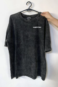 Remera Whiskyndust Logo (Nevada o Negra) en internet