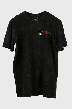 Remera Roronoa Zoro 2 FRENTE Y ESPALDA (Nevada, Negra o Blanca) - Whisky N' Dust