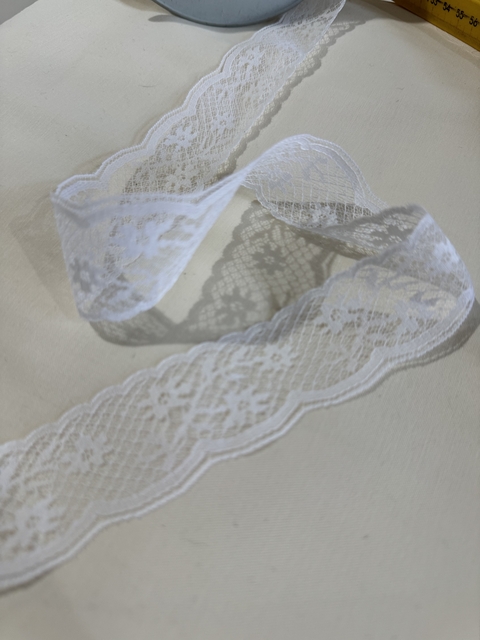 Fita de Renda Extreita Off White - Bico