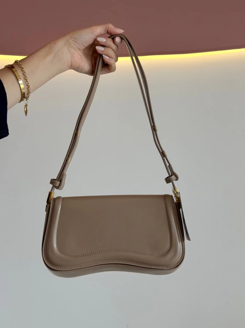 BOLSA PEQUENA CURVADA na internet
