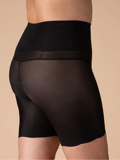 Bermuda modeladora da linha Shapewear Invisible Control