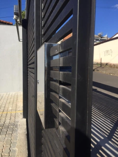 CAIXA DE CORREIO INOX MODELO ENTRADA DE PRÉDIO PARA GRADE COM ABERTURA TRASEIRA