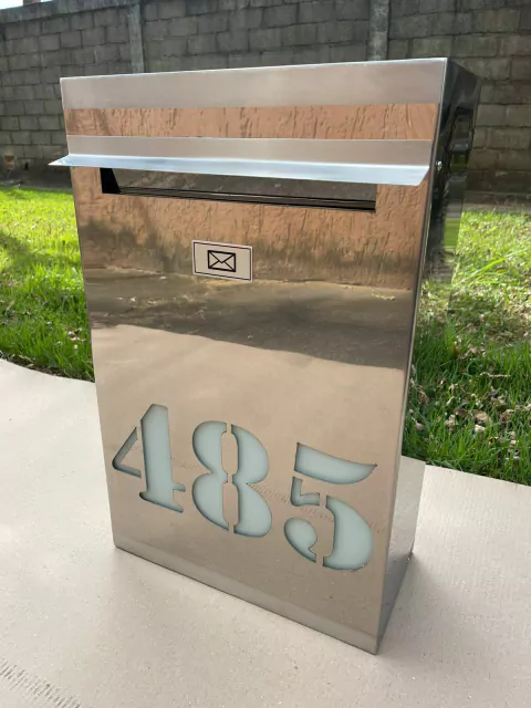 CAIXA DE CORREIO INOX PERSONALIZADA COM LED E NUMERAÇÃO EM CORTE A LASER