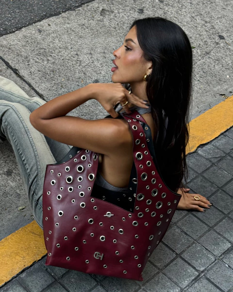 THE TIMELESS XL TOTE | CHERRY & BLACK [Reversible] - comprar online