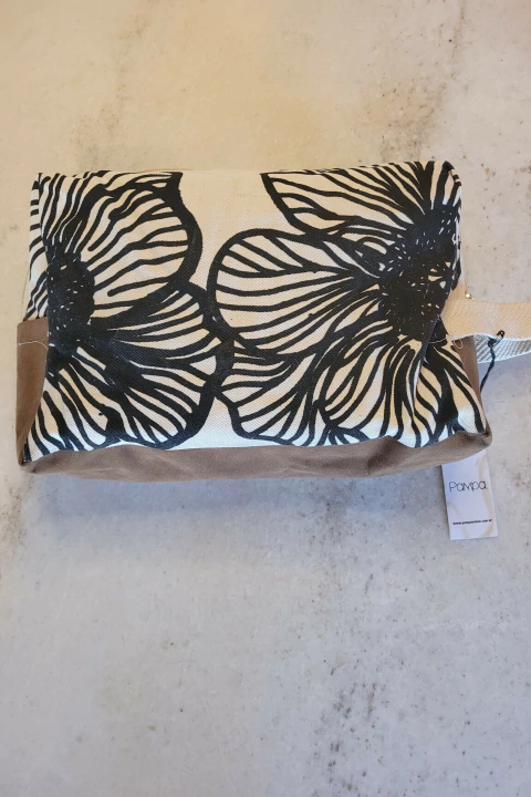 NECESAIRE FLOR GRANDE NEGRO - comprar online