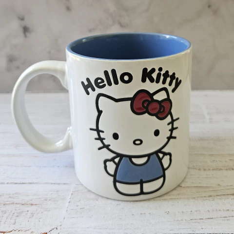 Taza XL Hello Kitty Blanca interior celeste