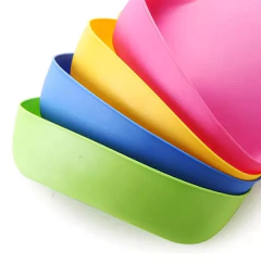 babero plástico ajustable con contenedor - Cosas Asombrosas