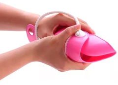 babero plástico ajustable con contenedor en internet