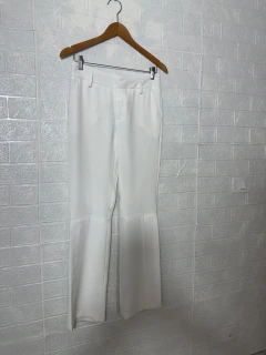 Calça Branca Rose Nogueira na internet