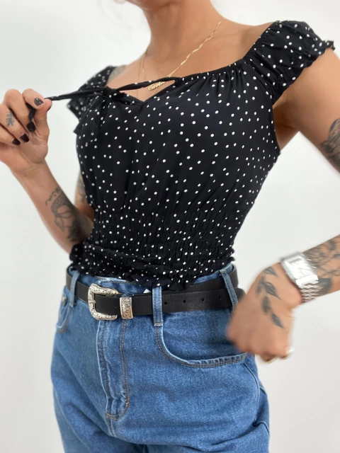 Blusa Emanuele na internet