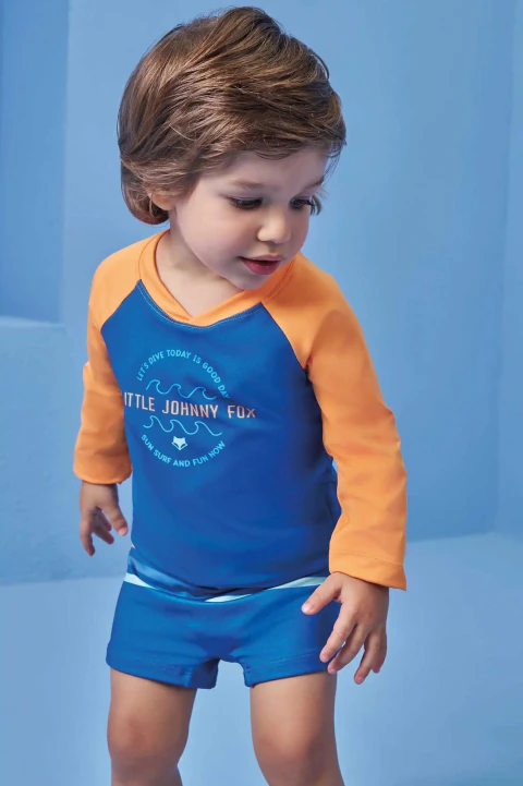 Conjunto de praia de camiseta e sunga