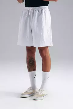 SHORTS PLANO C LOGO WR BRANCO - loja online