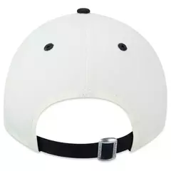 Imagem do BONÉ NEW ERA 940CS Q324 VSR SCRPT 2TN NEYYAN CH OFF WHITE MBI25BON096