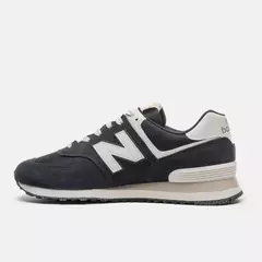 TENIS NEW BALANCE 574 PRETO BEGE CLARO