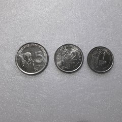 Moedas de 1 / 2 / 5 Centavos de 1975 da FAO Serie Flor de Cunho