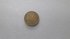 Moeda de 10 Centavos de 2001 Aço Banhado de Bronze Com Rastros nas Estrelas Catalogada SM 10