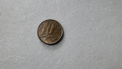 Moeda de 10 Centavos de 2004 Aço inox Banhado de Bronze Batida Fraca Falta a letra S de Centavos  ZL 04