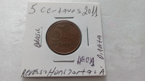 Moeda de 5 Centavos de 2011 Aço Banhado de Cobre com Reverso Horizontal à Direita Catalogada HE 01