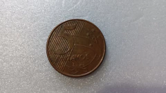 Moeda de 5 Centavos de 2004 Aço Banhado de Cobre Reverso Horizontal à Direita Catalogada SM 05