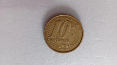 Moeda de 10 Centavos de 2001 Aço Banhado de Bronze Com Rastros nas Estrelas Catalogada HE 01