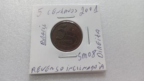 Moeda de 5 Centavos de 2001 Aço Banhado de Cobre Reverso Inclinado à Direita SM 08