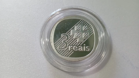 Moeda de 3 Reais de 1995 Comemorativa dos 30 Anos do Banco Central No Estojo Original