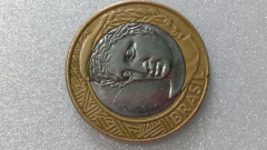 Moeda de 1 Real 2002 Anel Aço Inox Banhado de Bronze e Núcleo Aço Inox Reverso Horizontal à Esquerda MA 03