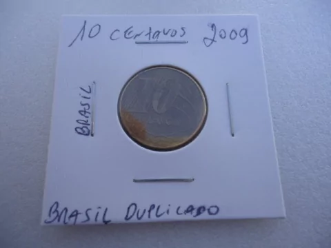 Moeda de 10 Centavos de 2009 Aço Banhado de Bronze Com a Palavra Brasil Duplicada ou Rebatida Catalogada F25