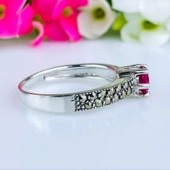 Anel de prata 925 com pedra natural ágata vermelha e marcassita (A2861) na internet