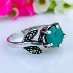 Anel de prata 925 com pedra natural esmeralda e marcassita (A2856) - comprar online