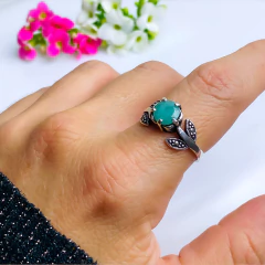 Anel de prata 925 com pedra natural esmeralda e marcassita (A2856) na internet
