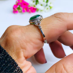 Anel de prata 925 com pedra natural ágata verde e marcassita (A2847) na internet