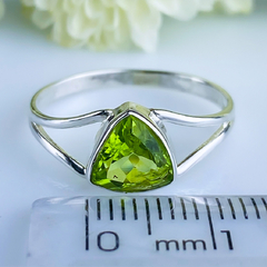 Anel de prata 925 com pedra natural peridoto (A2330) - loja online