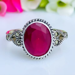 Anel de prata 925 com pedra natural ágata vermelha e marcassita (A2848)