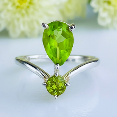 Anel de prata 925 com pedra natural peridoto (A2355)