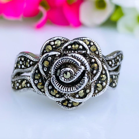 Anel rosa de prata 925 com marcassitas (A2853)