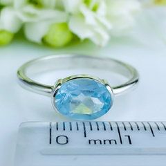 Anel de prata 925 com pedra natural topázio azul (A2391) - PRATAdaPEDRA