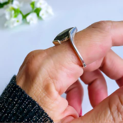 Anel de prata 925 com pedra natural labradorita (A2903) na internet