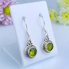 Brincos de prata 925 com pedra natural peridoto (B2159) - comprar online
