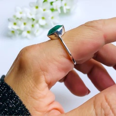 Anel de prata 925 com pedra natural esmeralda (A2921) na internet