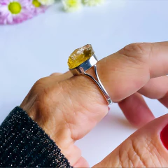 Anel de prata 925 com pedra bruta natural citrino (A2372) na internet