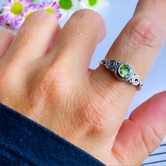 Anel de prata 925 com pedra natural peridoto (A2459) - loja online